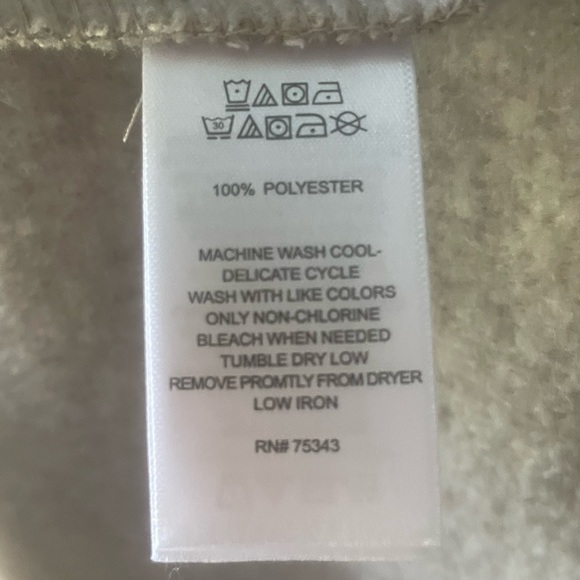 Cream tan color men’s sweater size medium very classy and casual like new! - Picture 2 of 5